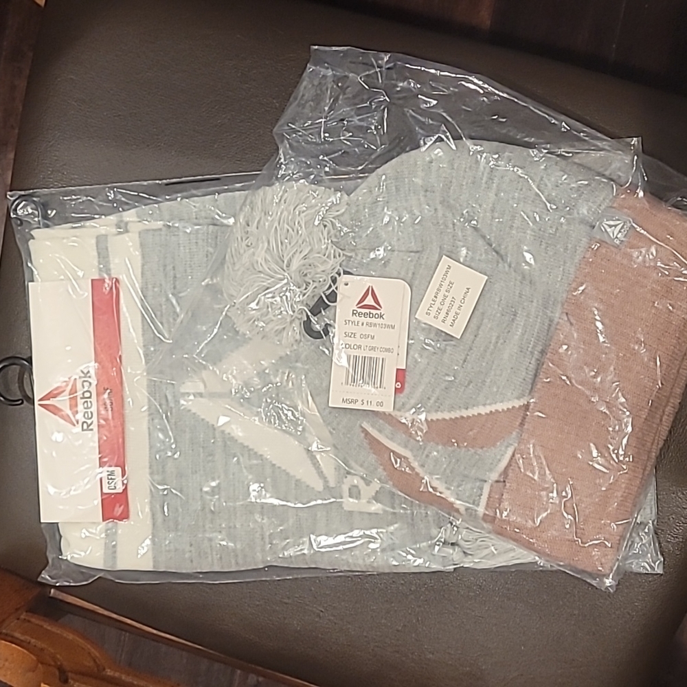 NWT Reebok scarf and hat combo